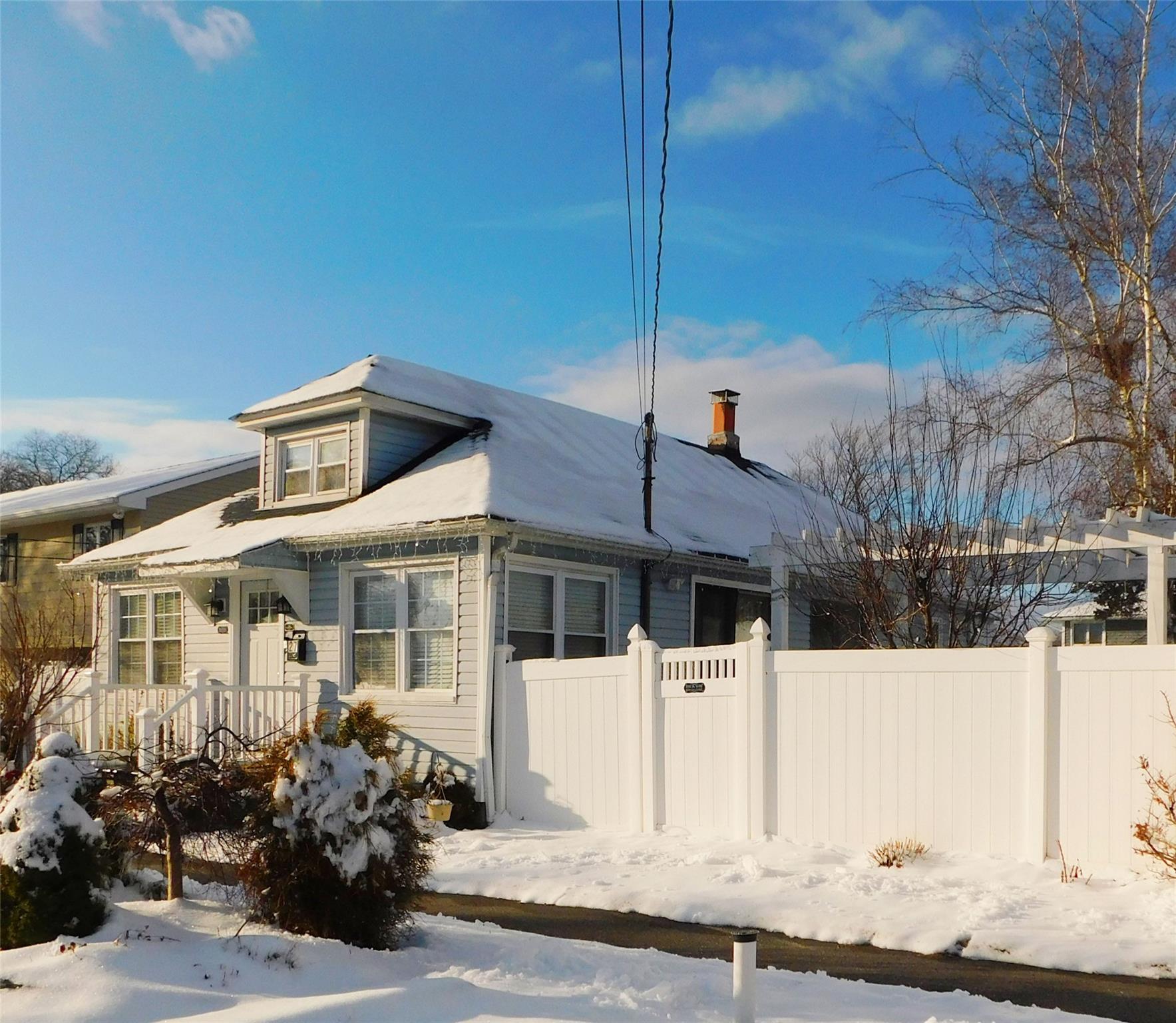 27 Ryder Avenue, North Babylon, New York image 2