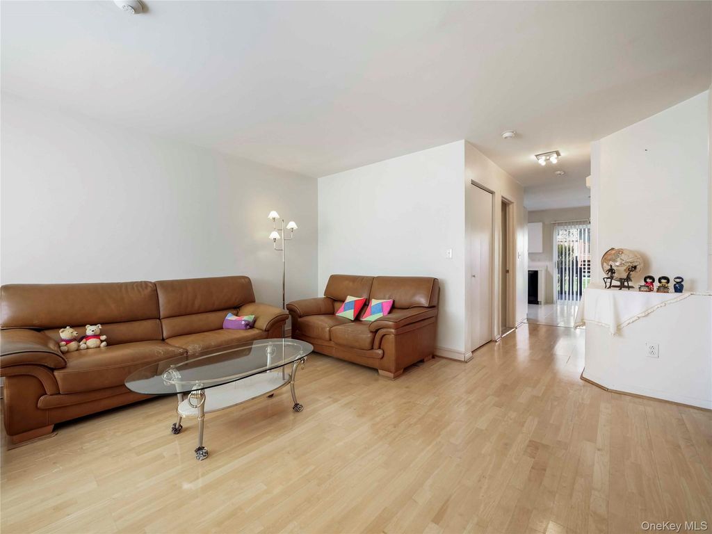 Photo of 8 Yorkshire Court, Nanuet, NY 10954 (MLS # 983363)