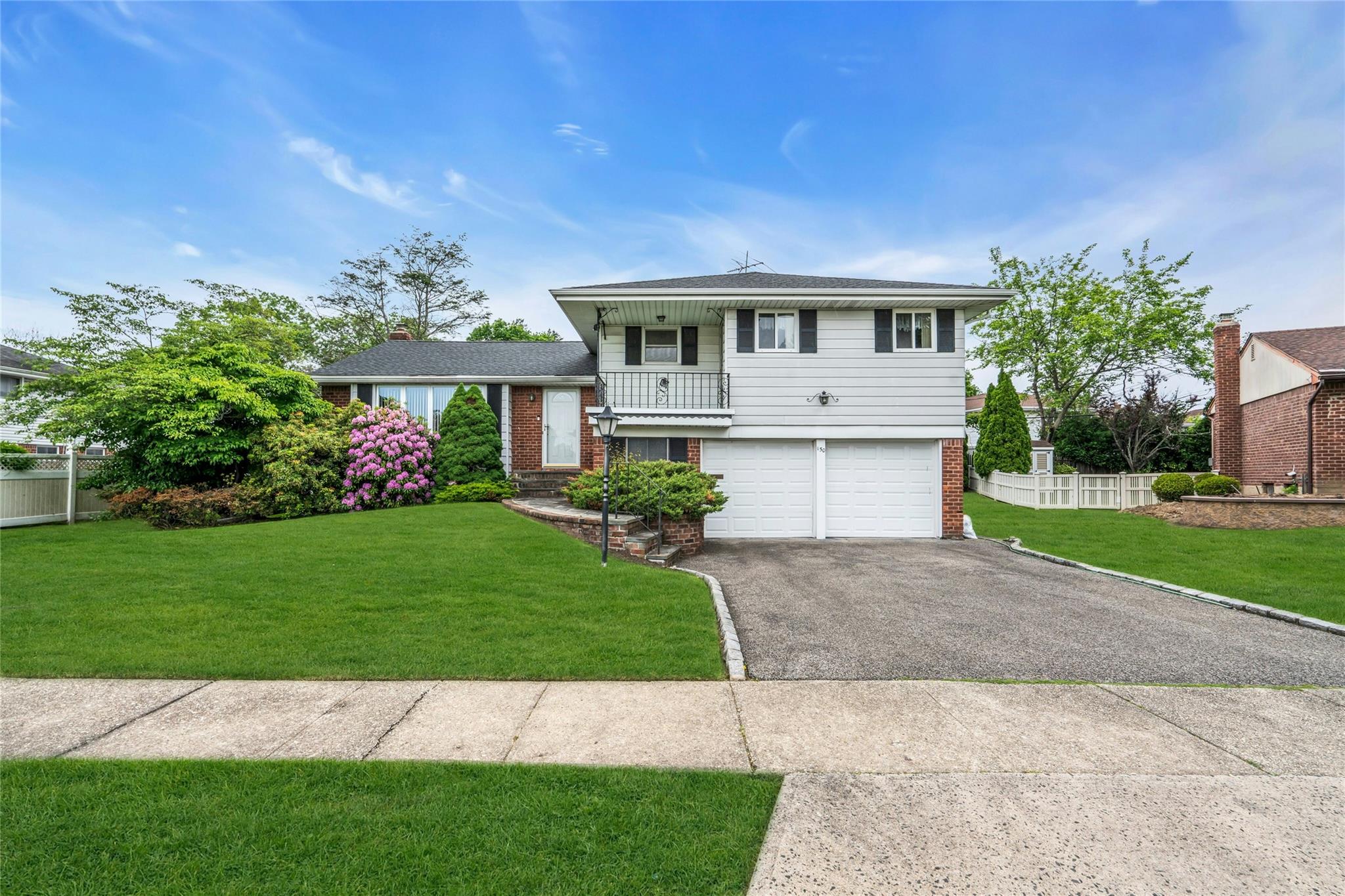 150 Northern Parkway, Plainview, New York image 1