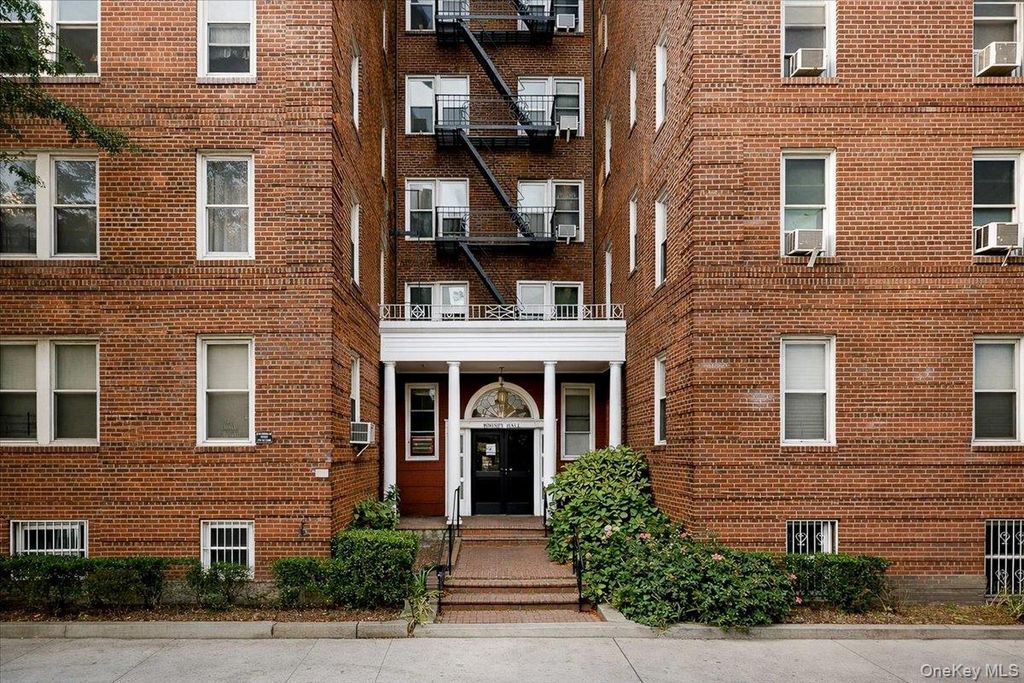 Photo of 114-20 Queens Boulevard #F5, Forest Hills, NY 11375 (MLS # 986746)