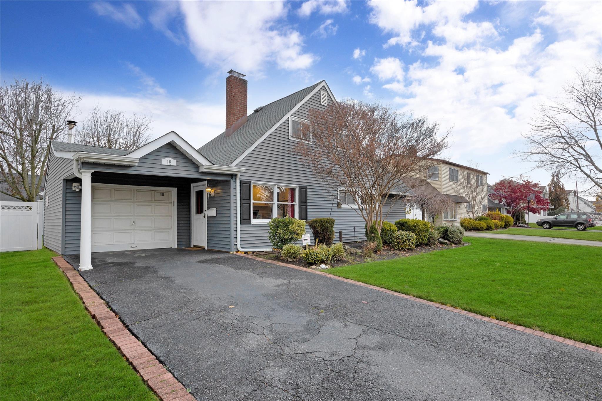 18 Ribbon Lane, Wantagh, New York image 2