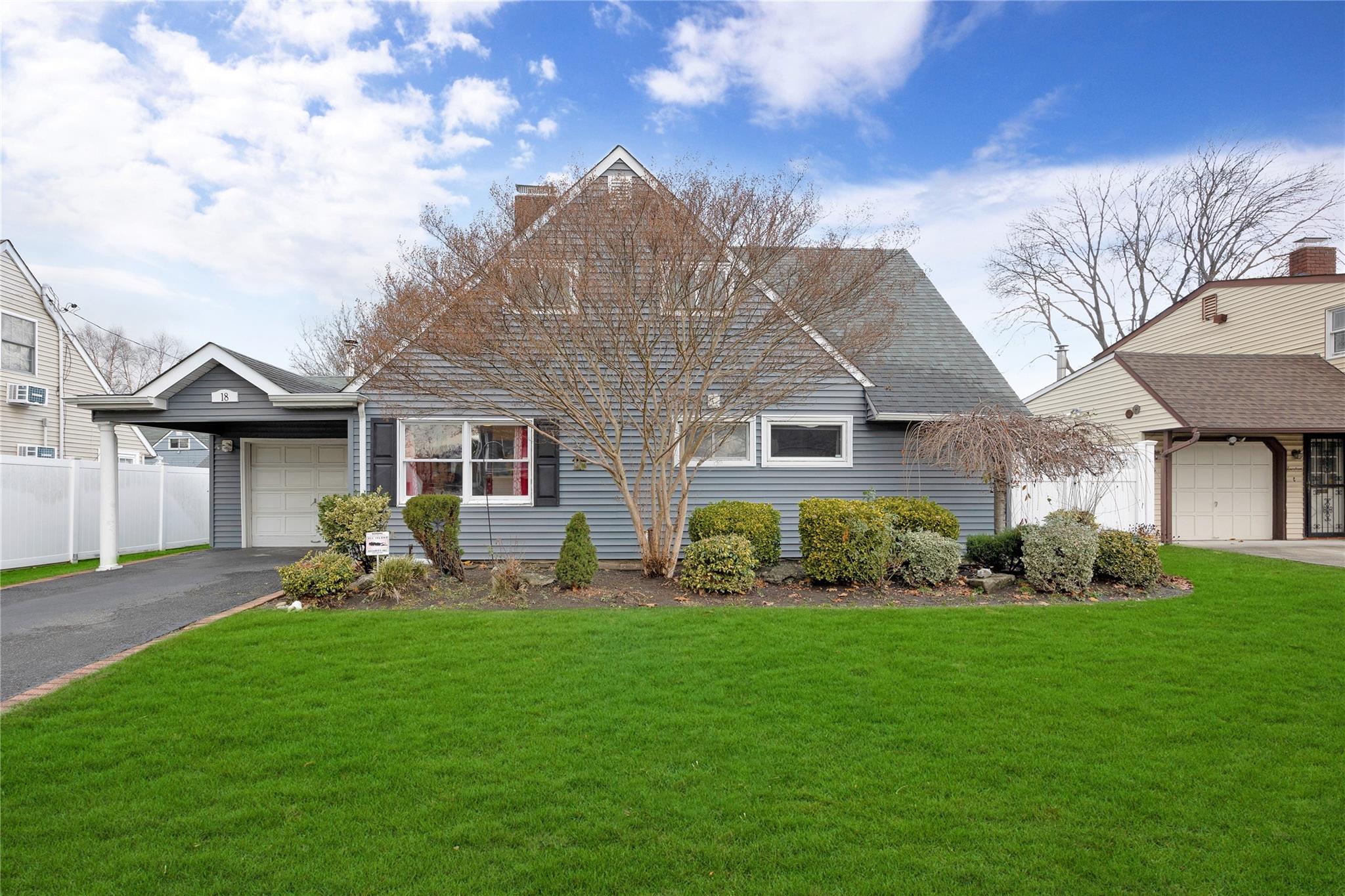 18 Ribbon Lane, Wantagh, New York image 1