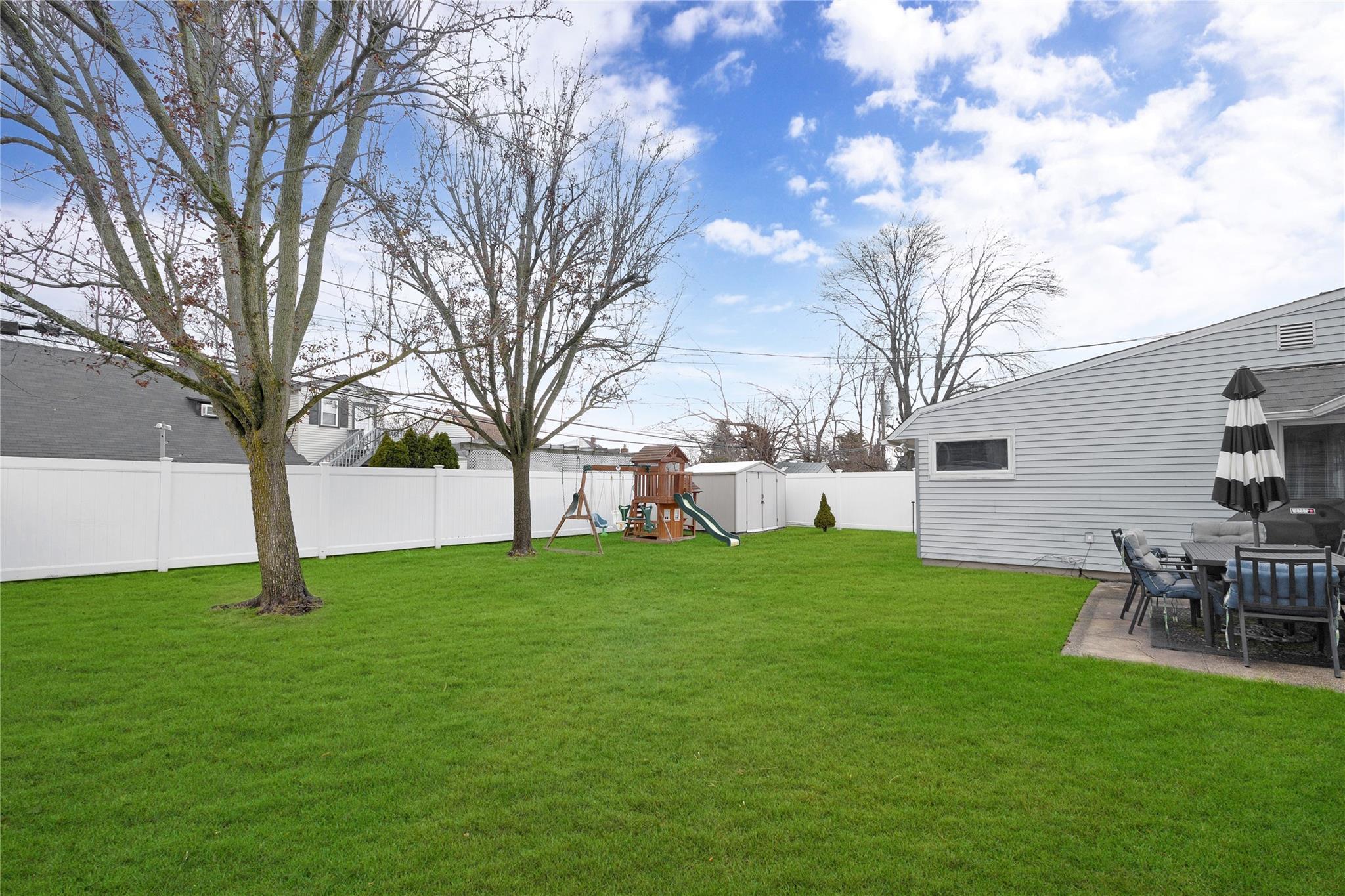 18 Ribbon Lane, Wantagh, New York image 7