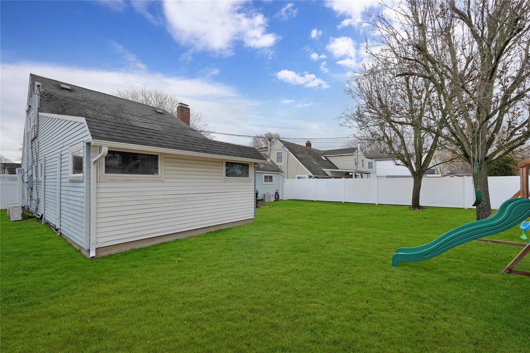 18 Ribbon Lane, Wantagh, New York image 5