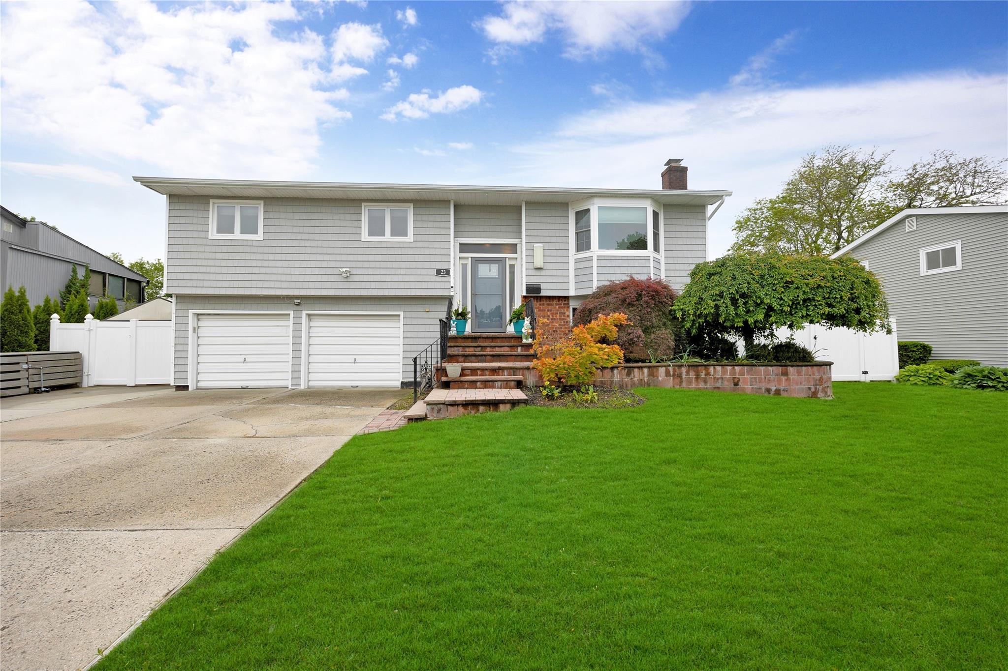 23 Evelyn Drive, Bethpage, New York image 1