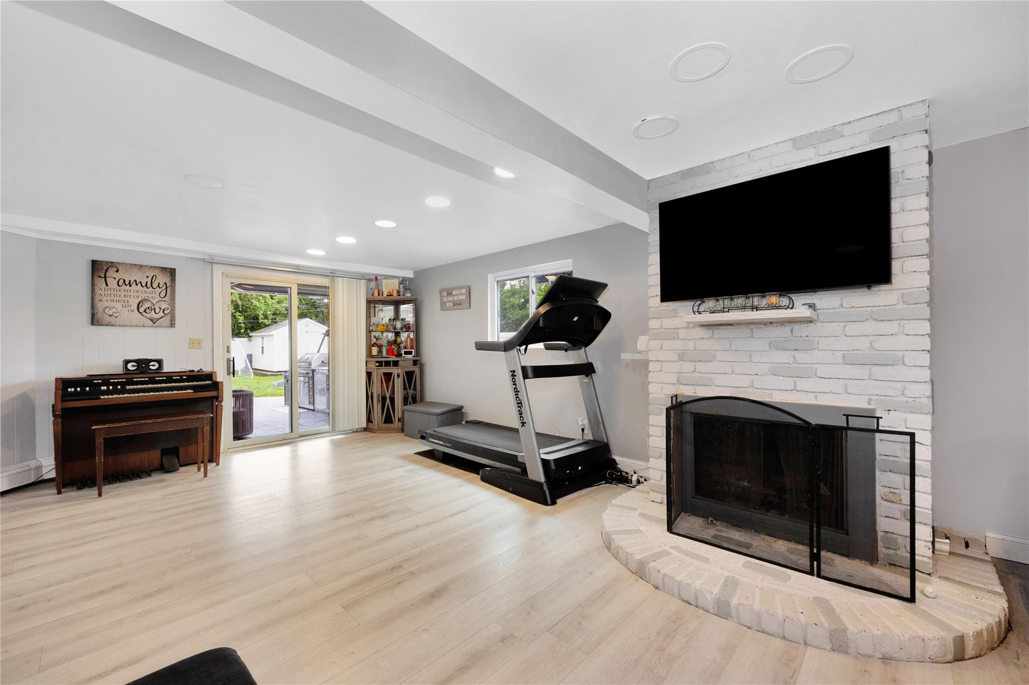 23 Evelyn Drive, Bethpage, New York image 18