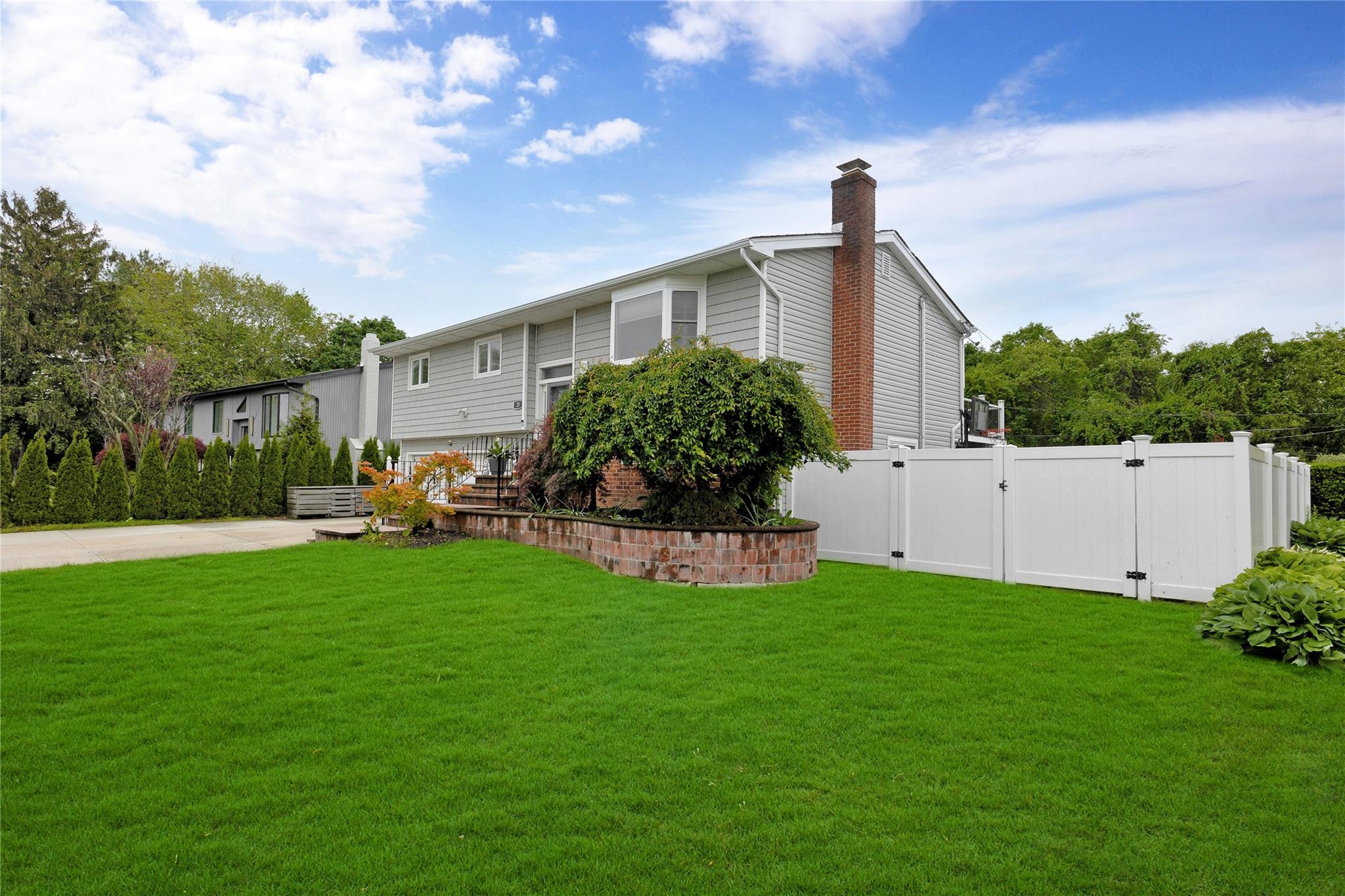23 Evelyn Drive, Bethpage, New York image 2