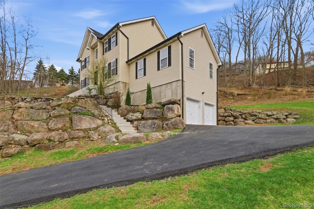 Photo of 41 Hickory Road, Sloatsburg, NY 10974 (MLS # 981395)