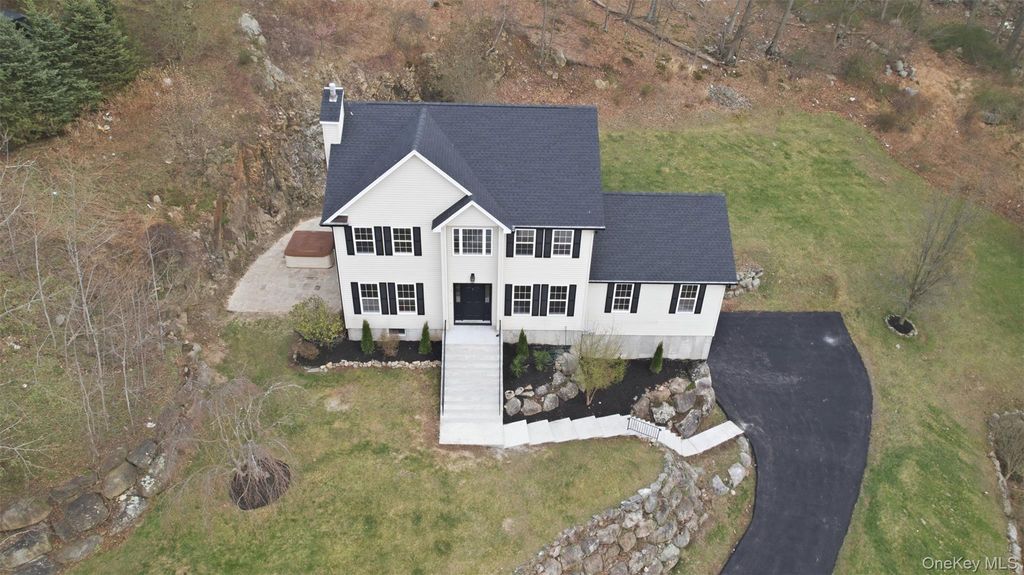 Photo of 41 Hickory Road, Sloatsburg, NY 10974 (MLS # 981395)