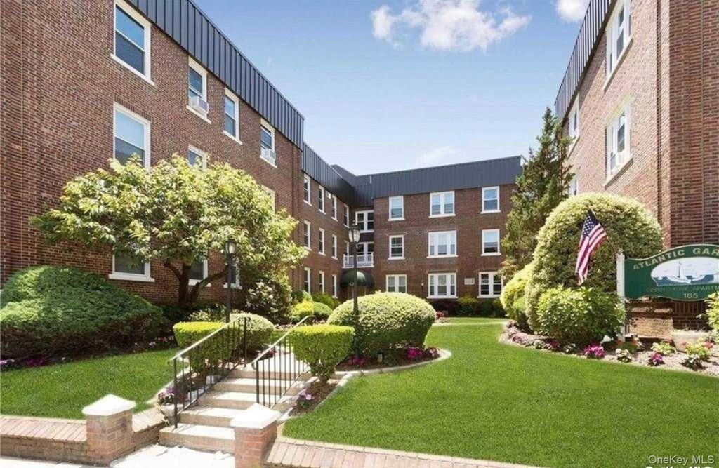 Photo of 185 Atlantic Avenue #B8, Lynbrook, NY 11563 (MLS # 952146)