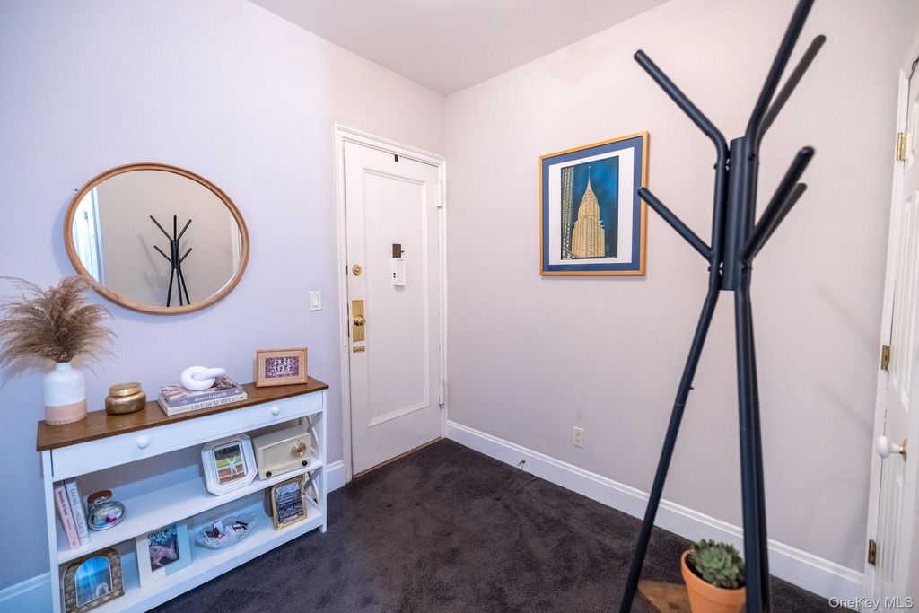 Photo of 185 Atlantic Avenue #B8, Lynbrook, NY 11563 (MLS # 952146)