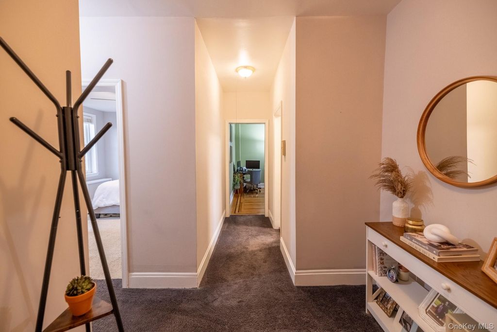 Photo of 185 Atlantic Avenue #B8, Lynbrook, NY 11563 (MLS # 952146)