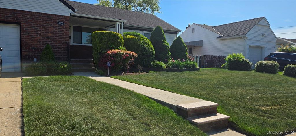 Photo of 2127 Leighton Road, Elmont, NY 11003 (MLS # 1001947)