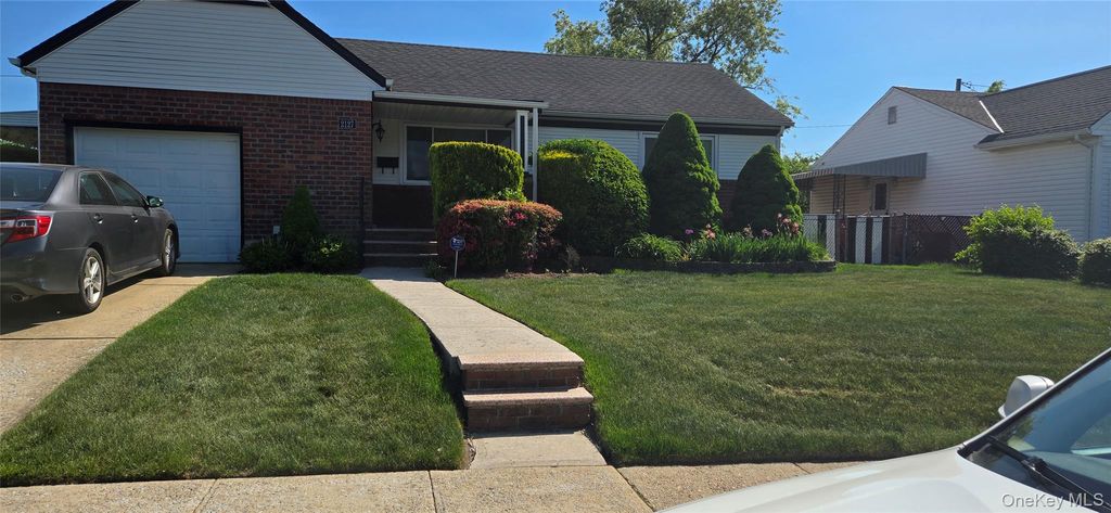 Photo of 2127 Leighton Road, Elmont, NY 11003 (MLS # 1001947)