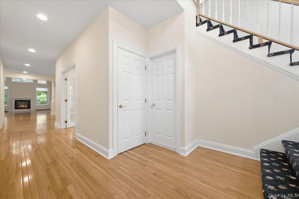 Photo of 15 W Overlook, Port Washington, NY 11050 (MLS # 1043014)