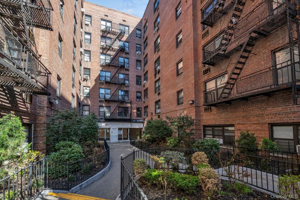 Photo of 132-35 Sanford Avenue #613, Flushing, NY 11355 (MLS # 983589)
