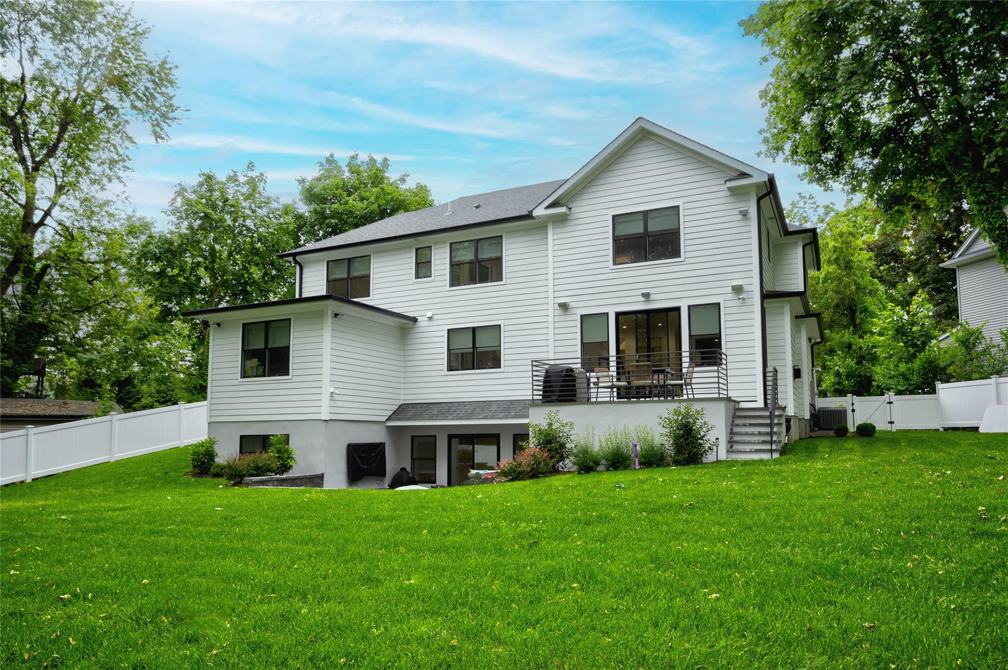 9 Wyndham Way, Port Washington, New York image 24