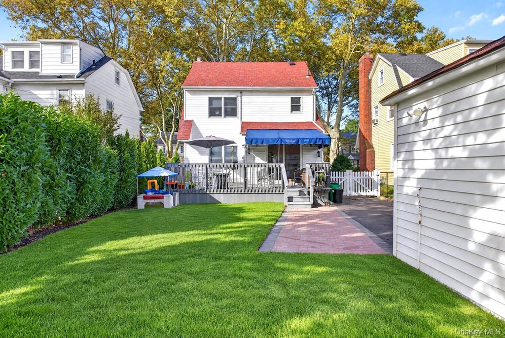 Photo of 40 Cambridge Avenue, Garden City, NY 11530 (MLS # 1061812)