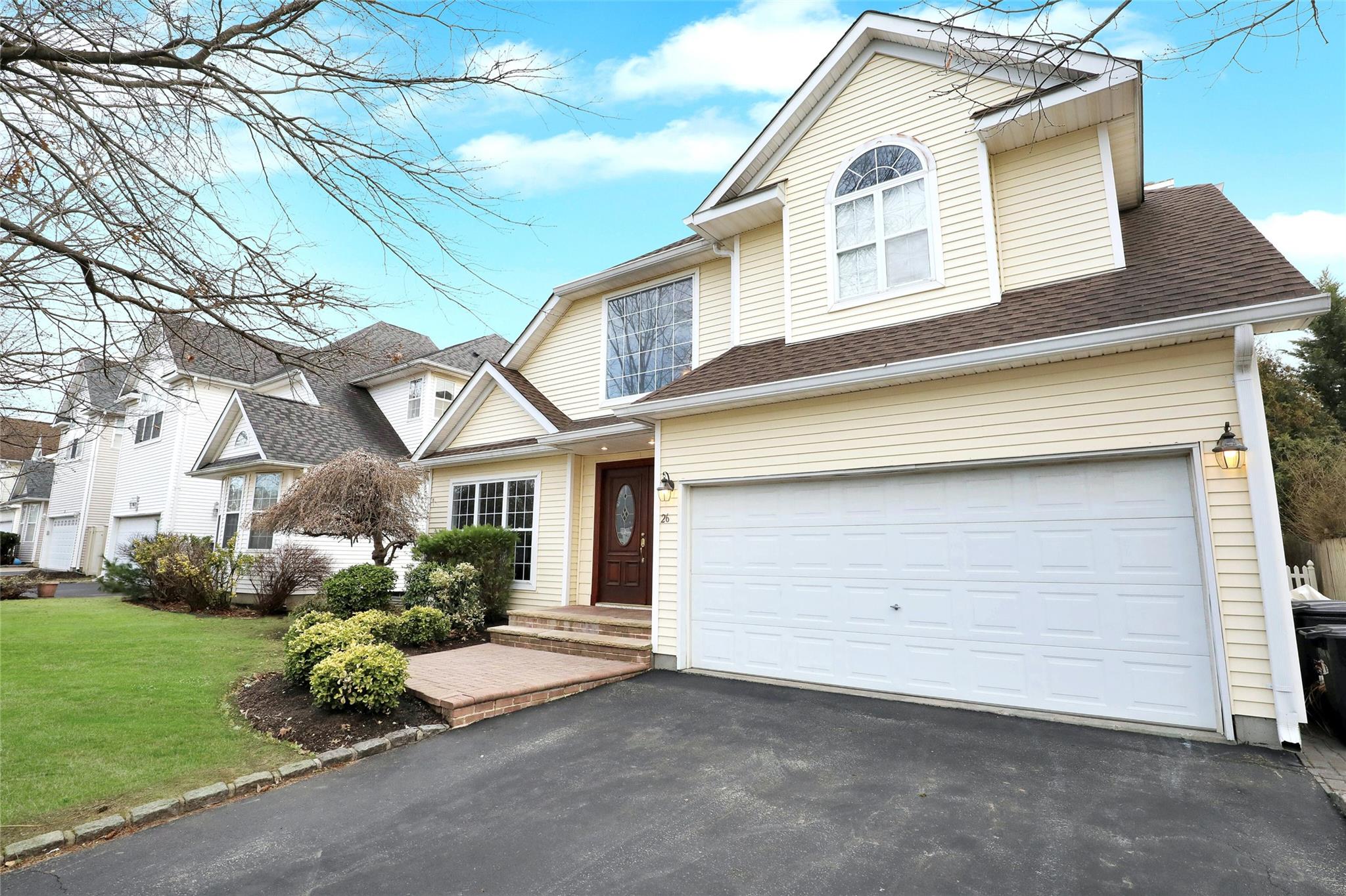 26 Honeysuckle Court, Melville, New York image 5