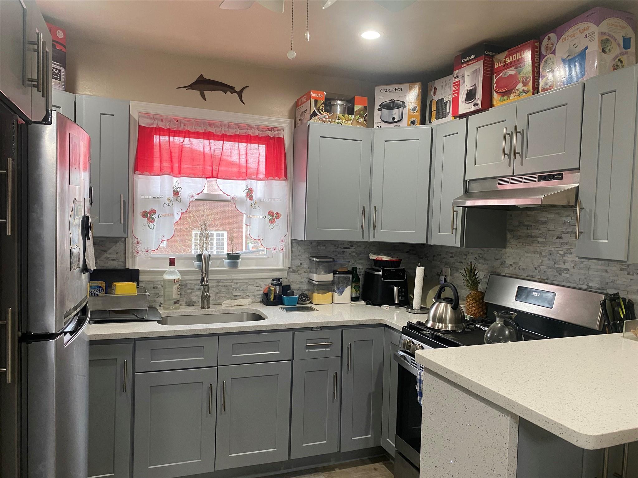 10660 Ditmars Boulevard