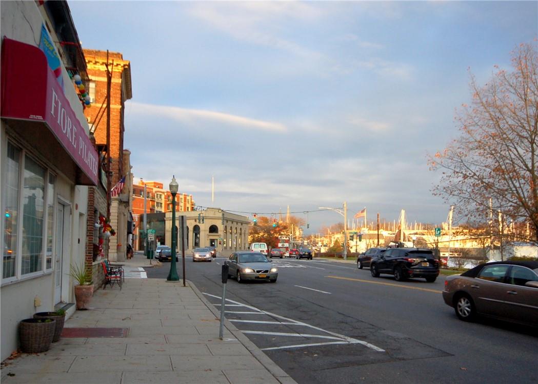 Rental Property at W Boston Post Road 5, Mamaroneck, New York - Bathrooms: 1 
Rooms: 2  - $1,900 MO.