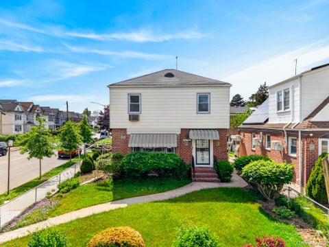 Homes For Sale - 32-34 147th Place<br/> Flushing, NY 11354