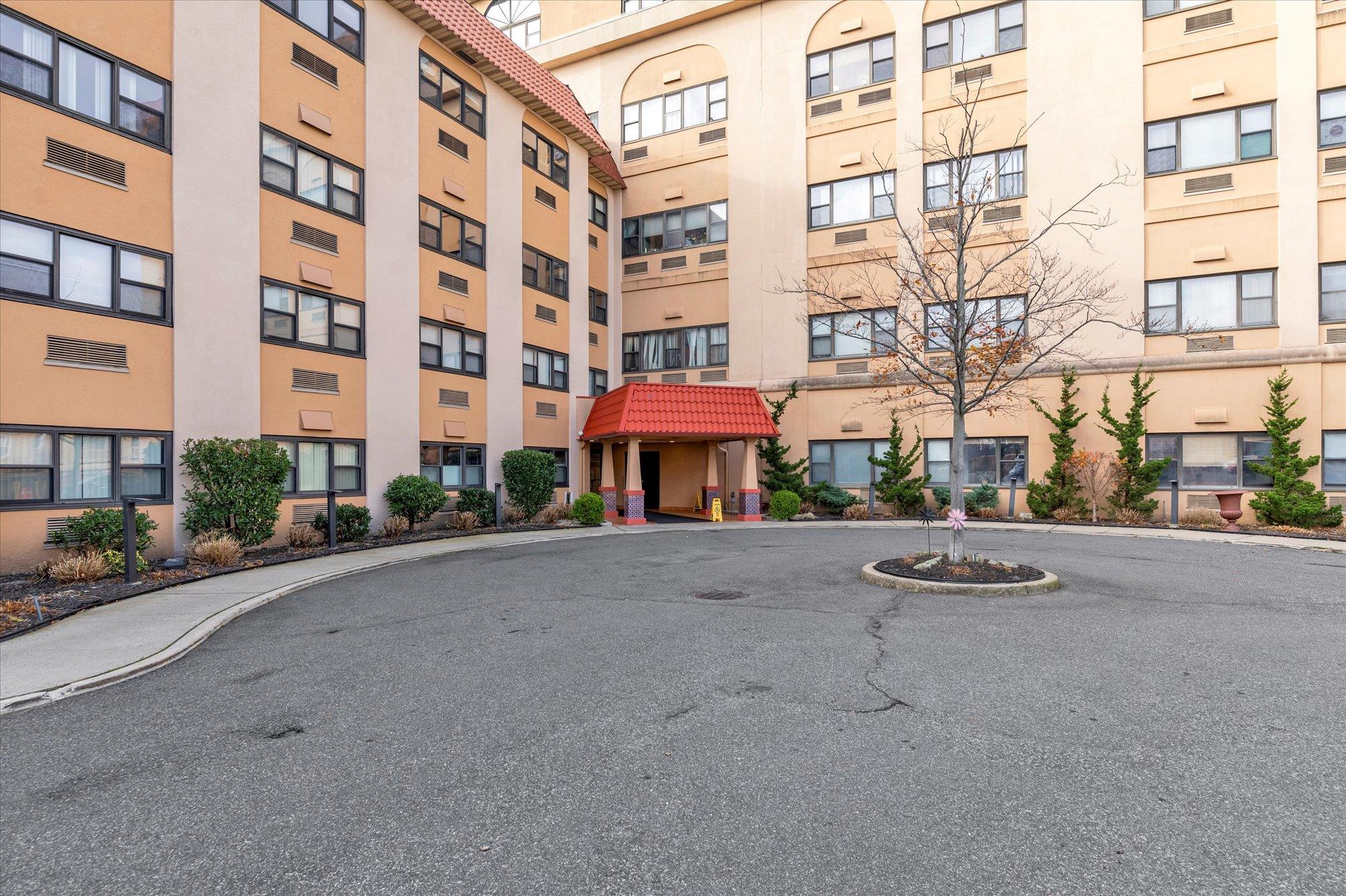 185 W Park Avenue #405, Long Beach, New York image 1