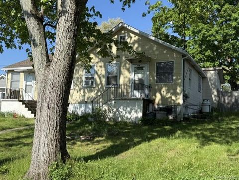 Multifamily For Sale - 37 Argyle Street<br/> Lake Peekskill, NY 10537