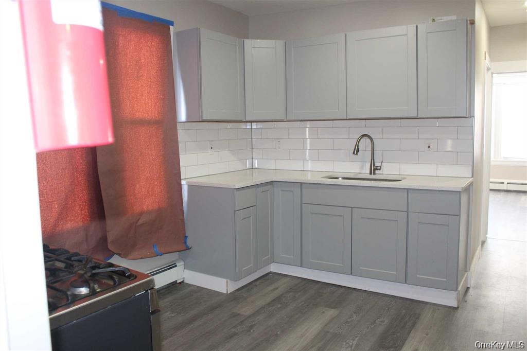 Poughkeepsie, New York 12601, United States, 2 Bedrooms Bedrooms, ,1 BathroomBathrooms,Residential,Pending,252431