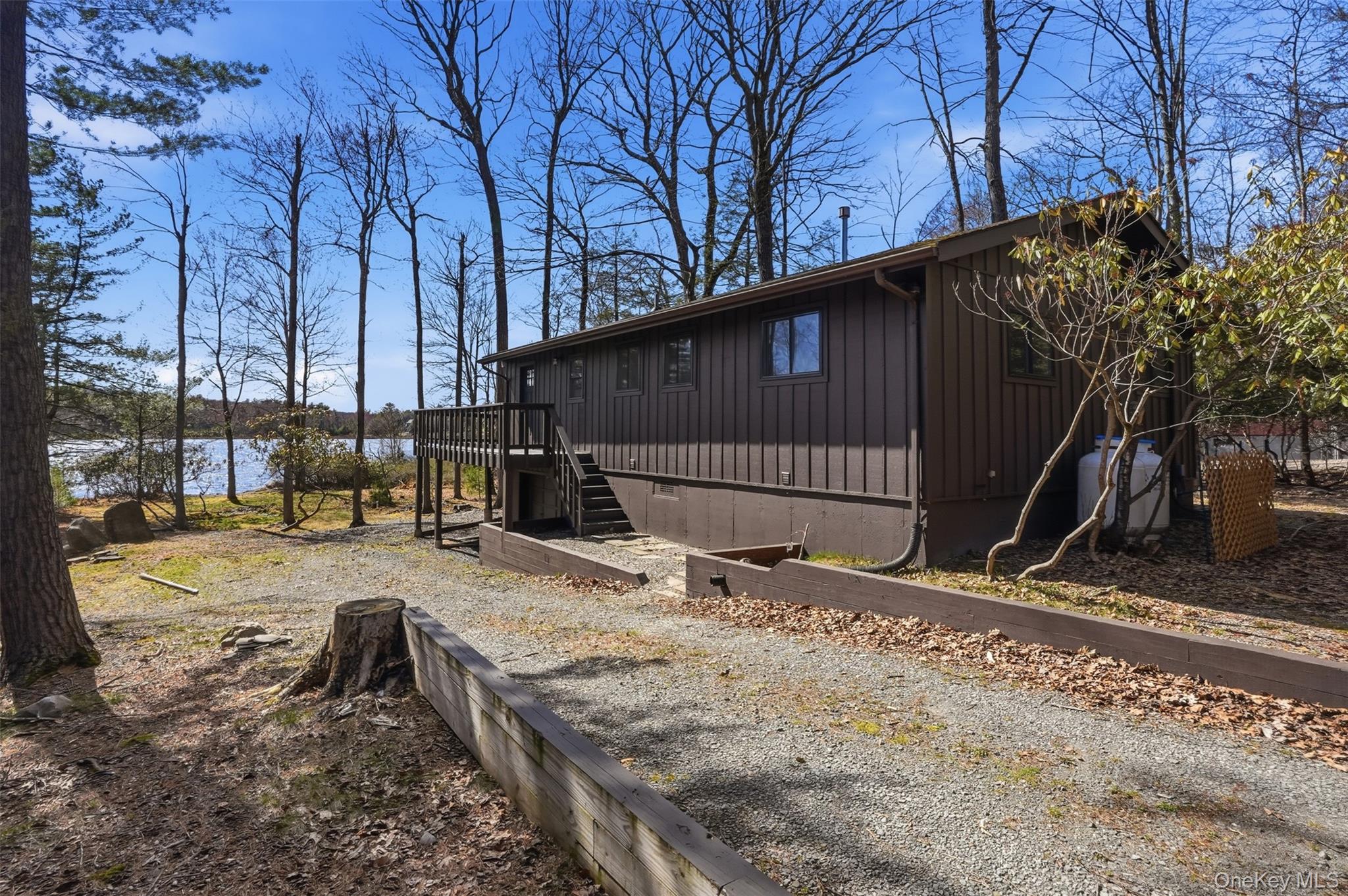 119 Lake Shore Drive W