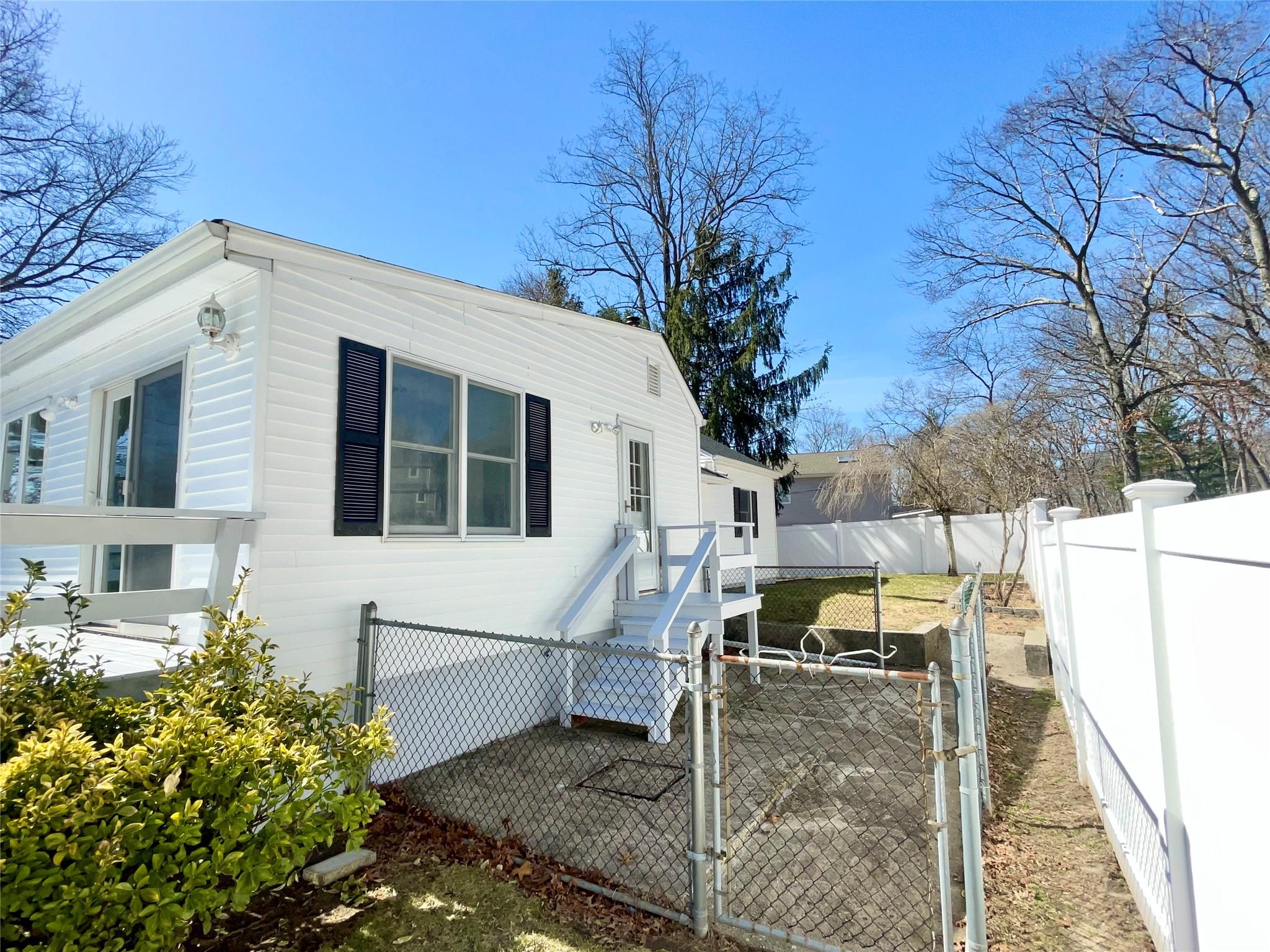 7 E Fresh Pond Road, Sound Beach, New York image 32