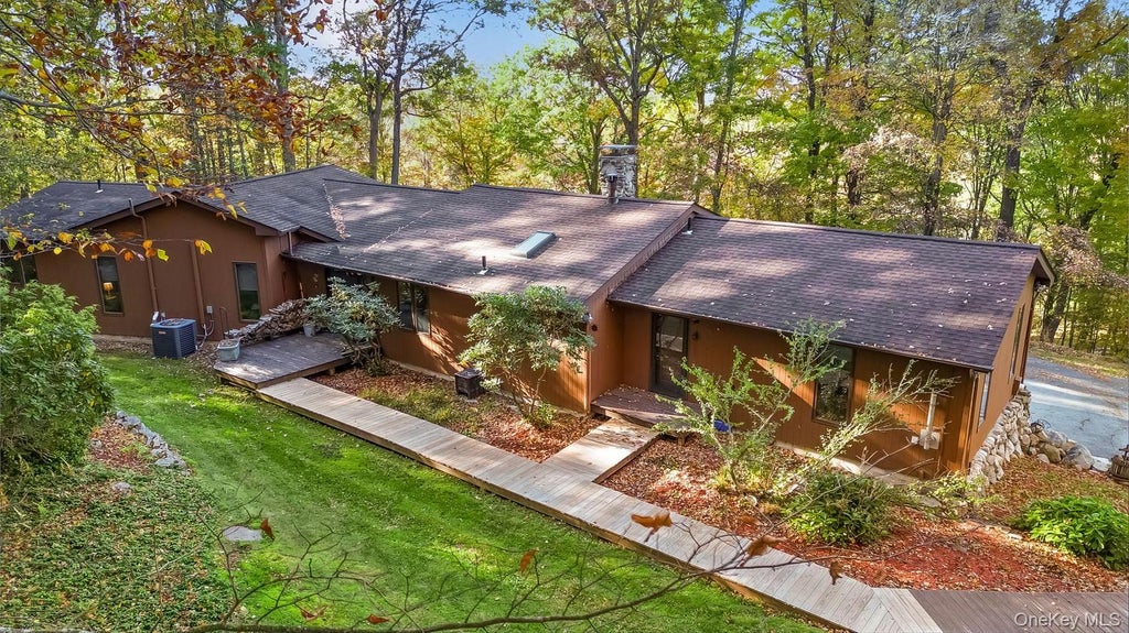 Photo of 38 Chapel Ct Court, Pine Bush, NY 12566 (MLS # 1066710)
