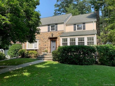 Homes For Rent - 81 Woodlawn Avenue<br/> New Rochelle, NY 10804
