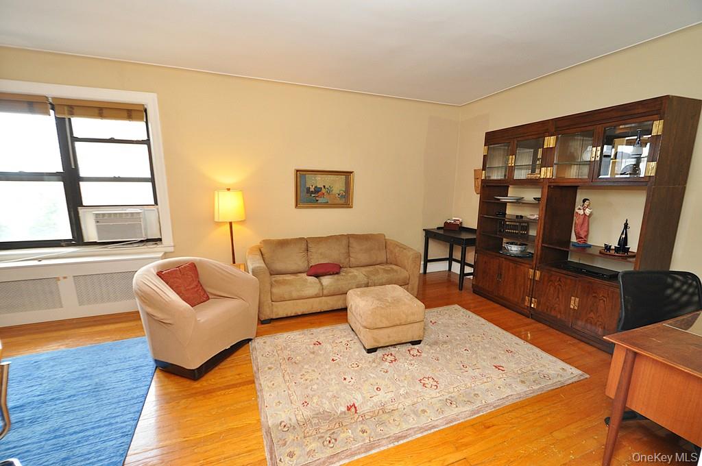 143 Garth Road 5J