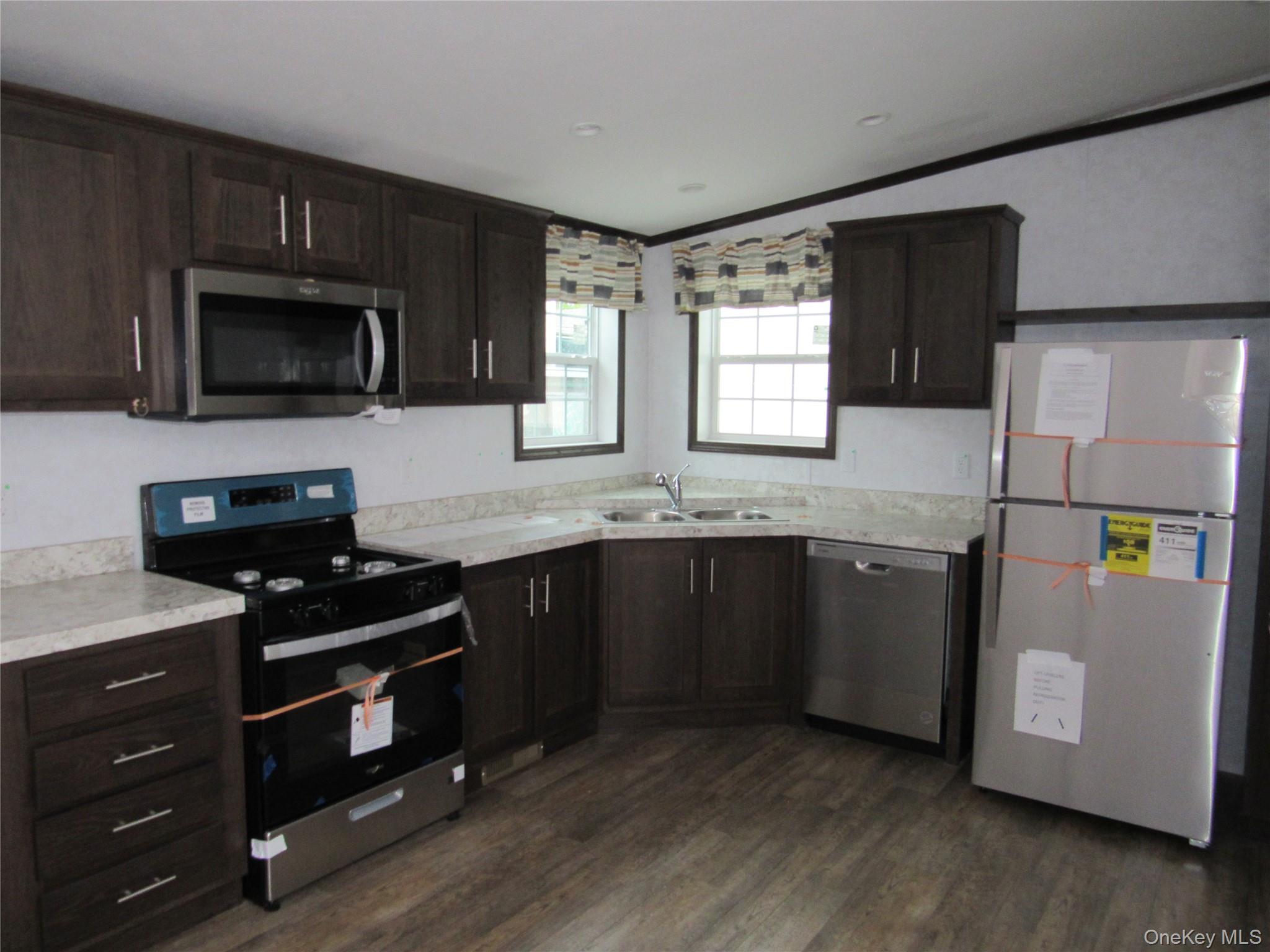 525 57 Riverleigh Avenue 57