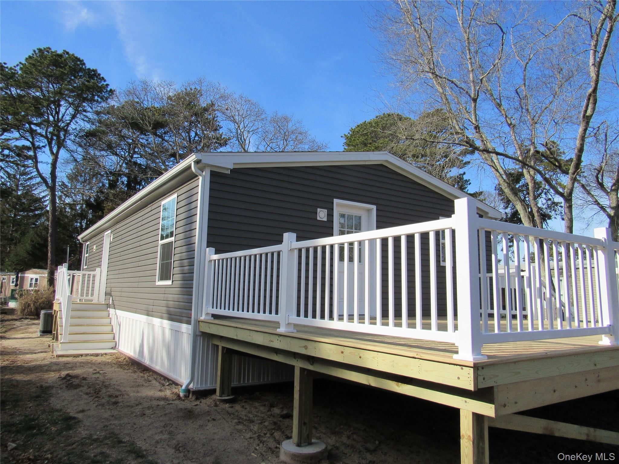 525 57 Riverleigh Avenue 57