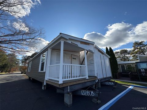 525 57 Riverleigh Avenue 57 Riverhead NY 11901