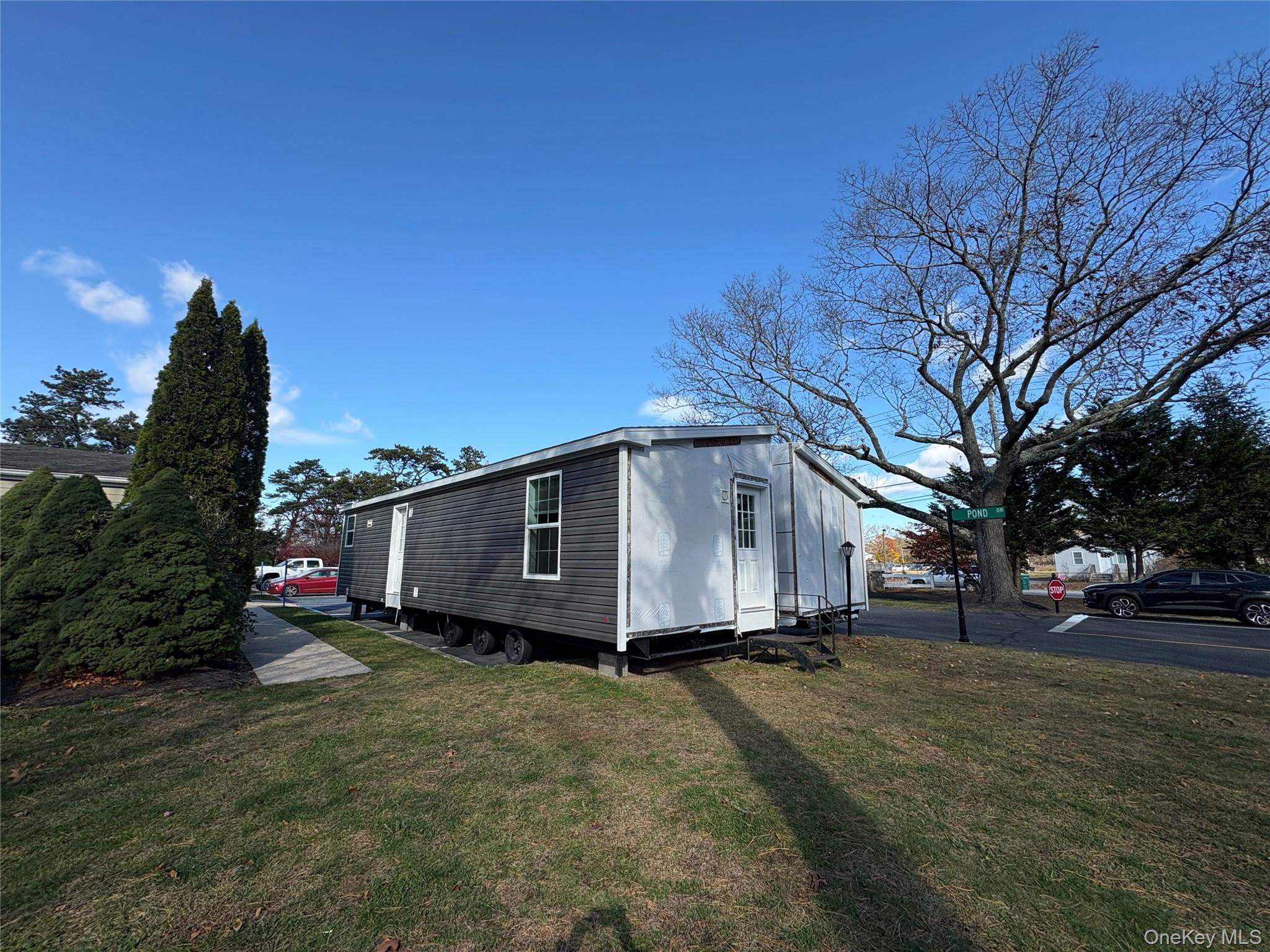 525 57 Riverleigh Avenue 57