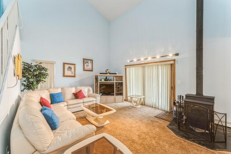 17 Bayview Court, Inwood, New York image 3
