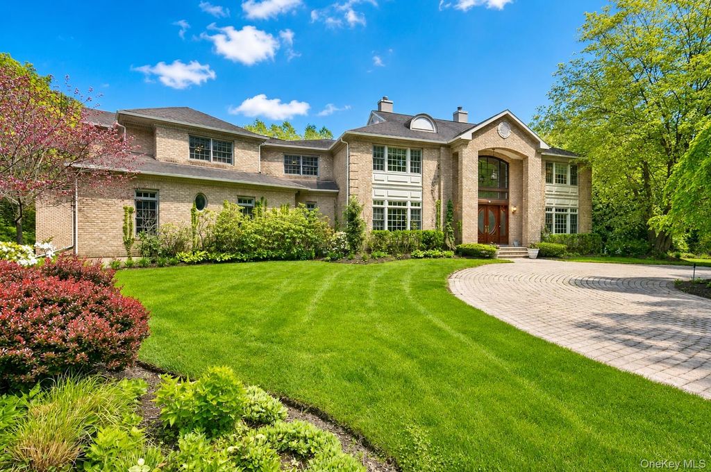Photo of 1 Springwood Path, Laurel Hollow, NY 11791 (MLS # 1000303)