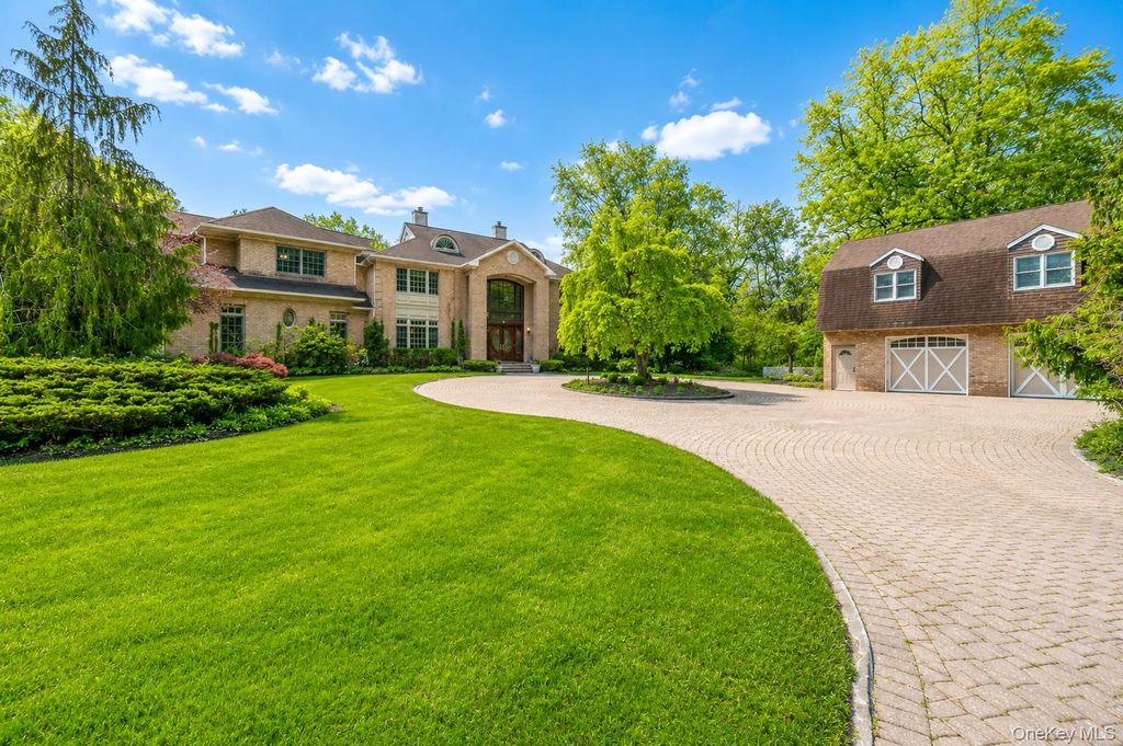 Photo of 1 Springwood Path, Laurel Hollow, NY 11791 (MLS # 1000303)