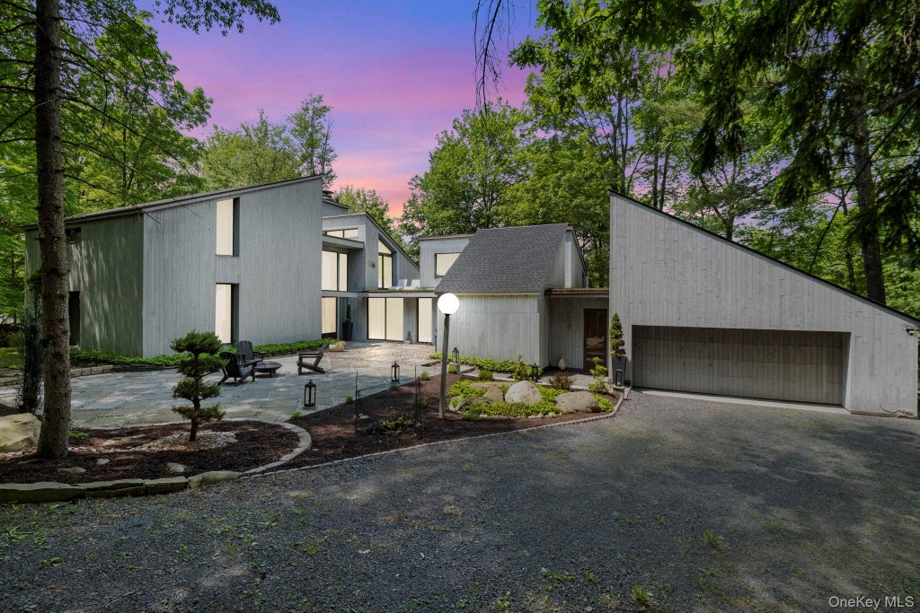 Photo of 21 Lincoln Terrace #19, Middletown, NY 10940 (MLS # 1048837)
