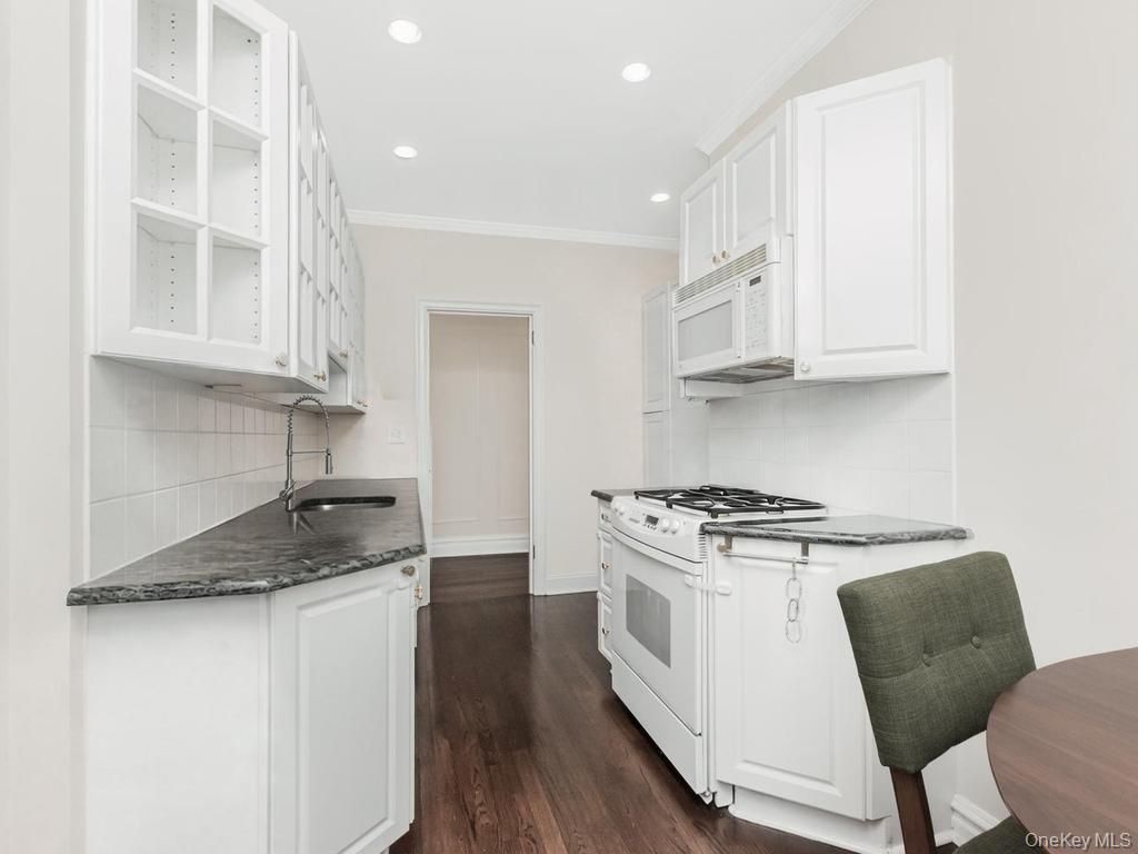 1440 Midland Avenue 5C