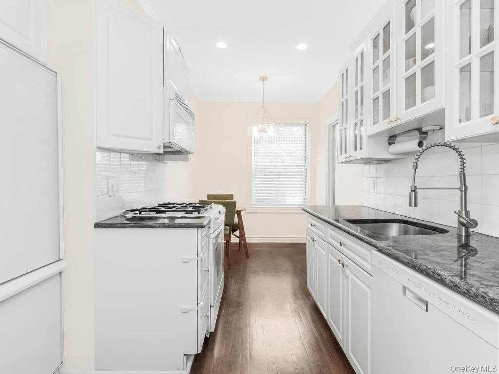 1440 Midland Avenue 5C