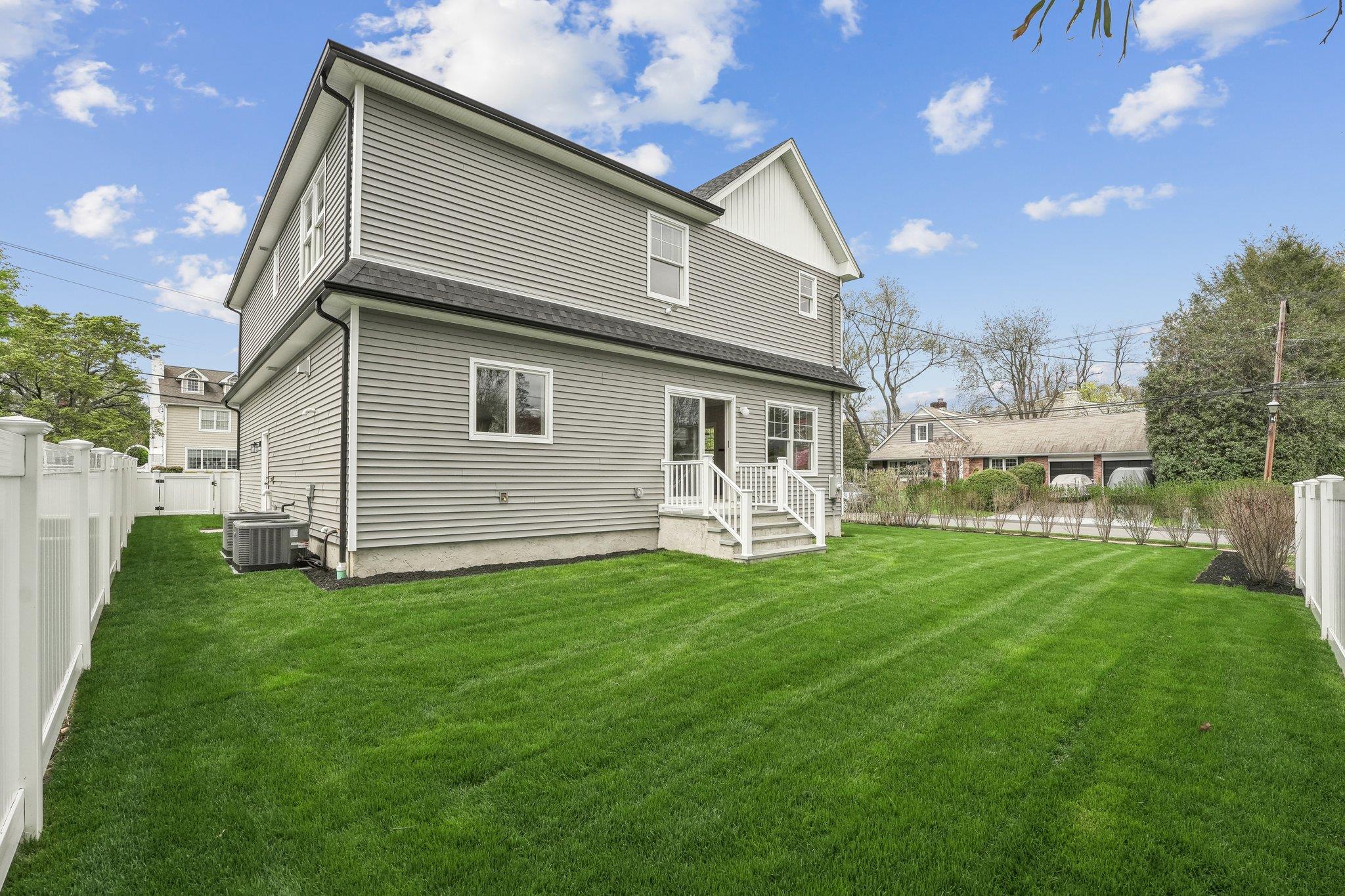44 Harbor Hills Drive, Port Washington, New York image 23