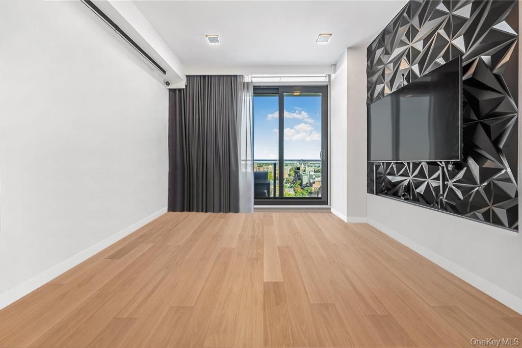 Photo of 33-66 farrington street St, Flushing, NY 11354 (MLS # 920963)