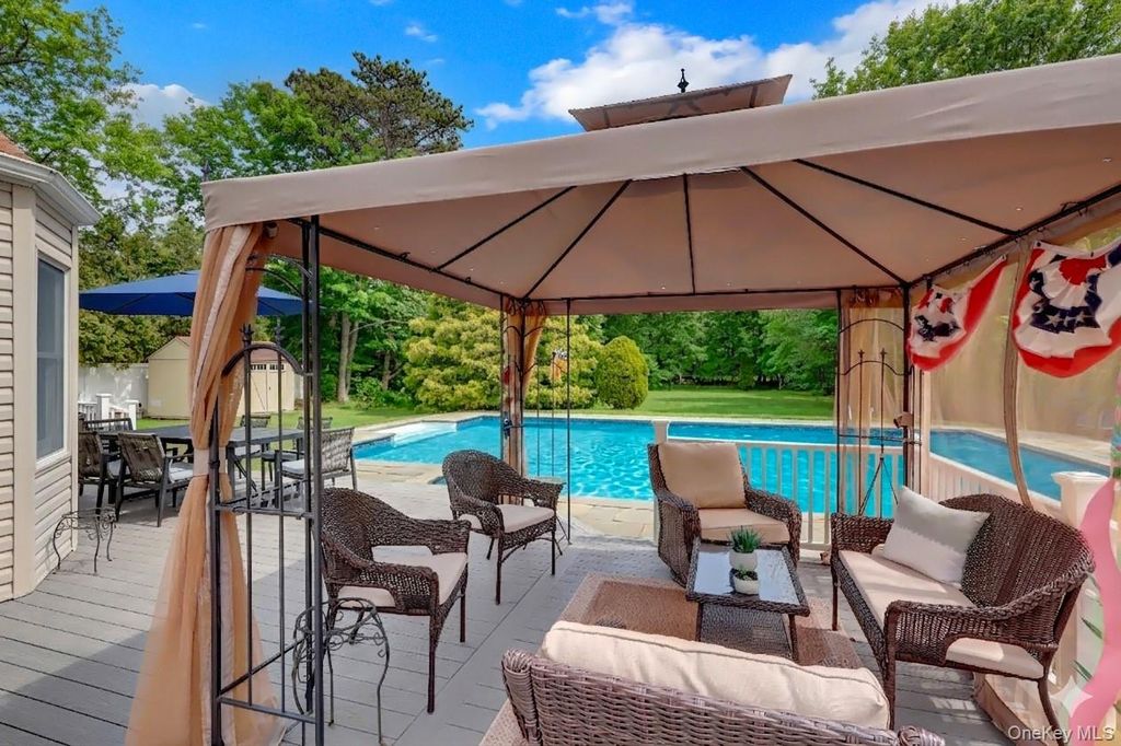 Photo of 255 Blake Avenue, Bohemia, NY 11716 (MLS # 984604)