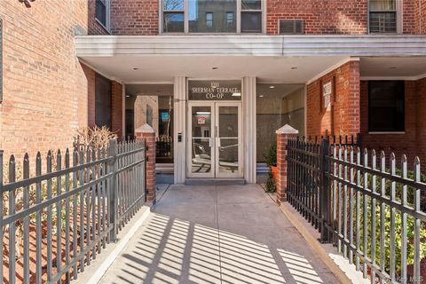 Homes For Sale - 1010 Sherman Avenue #1B<br/> Bronx County, Bronx, NY 10456