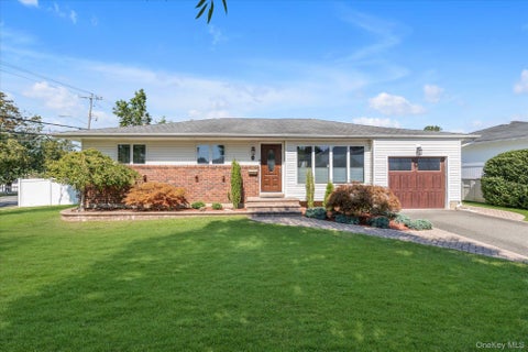 Homes For Rent - 2 Benmor Court<br/> Nassau County, Plainview, NY 11803