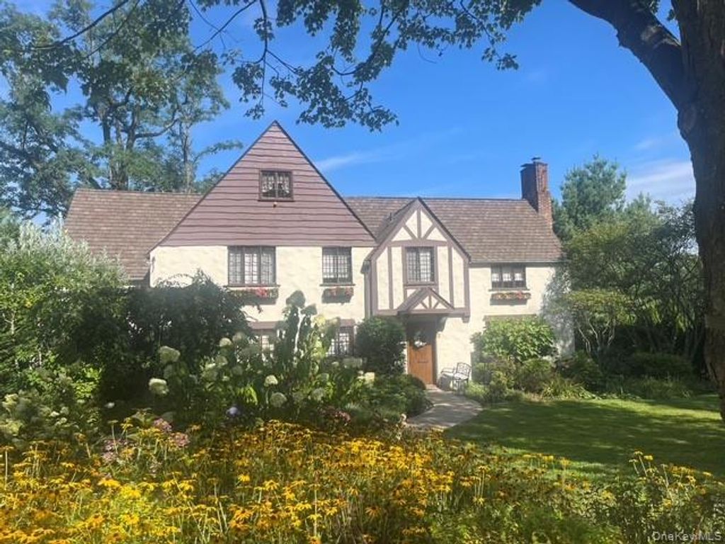 Photo of 23 Forbes Boulevard, Eastchester, NY 10709 (MLS # 984691)